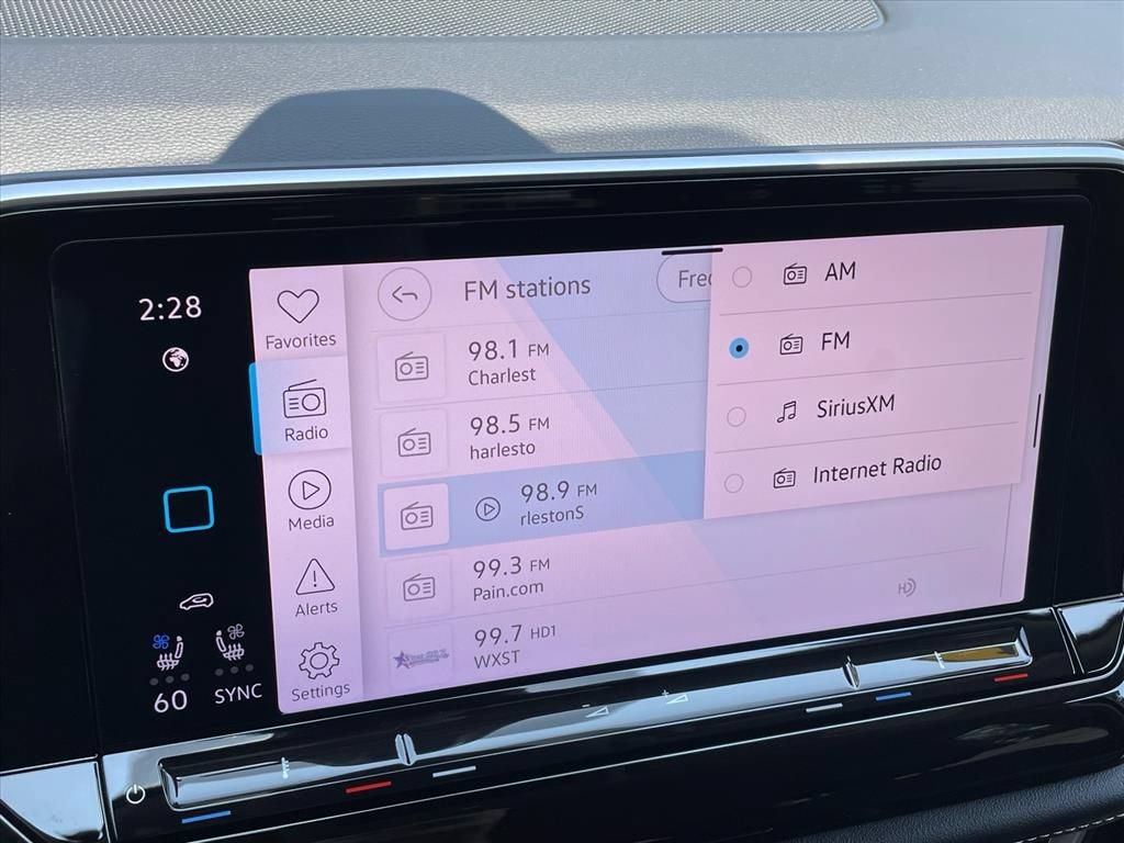 Used 2024 Volkswagen Atlas SE FWD image 18