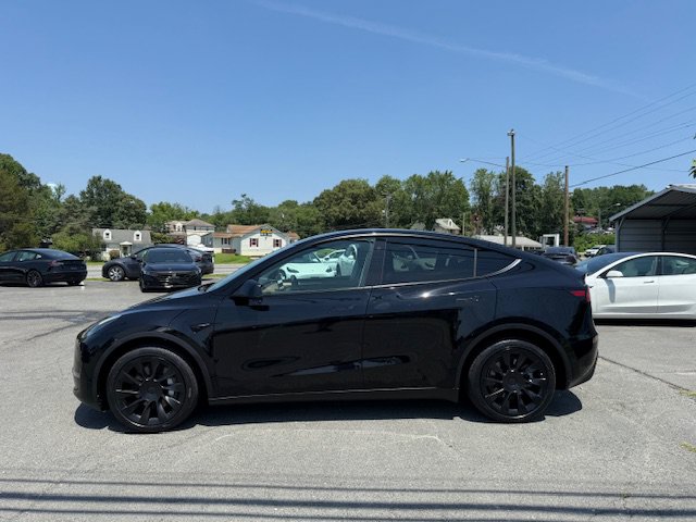 Used 2023 Tesla Model Y Long Range AWD/4WD image 2