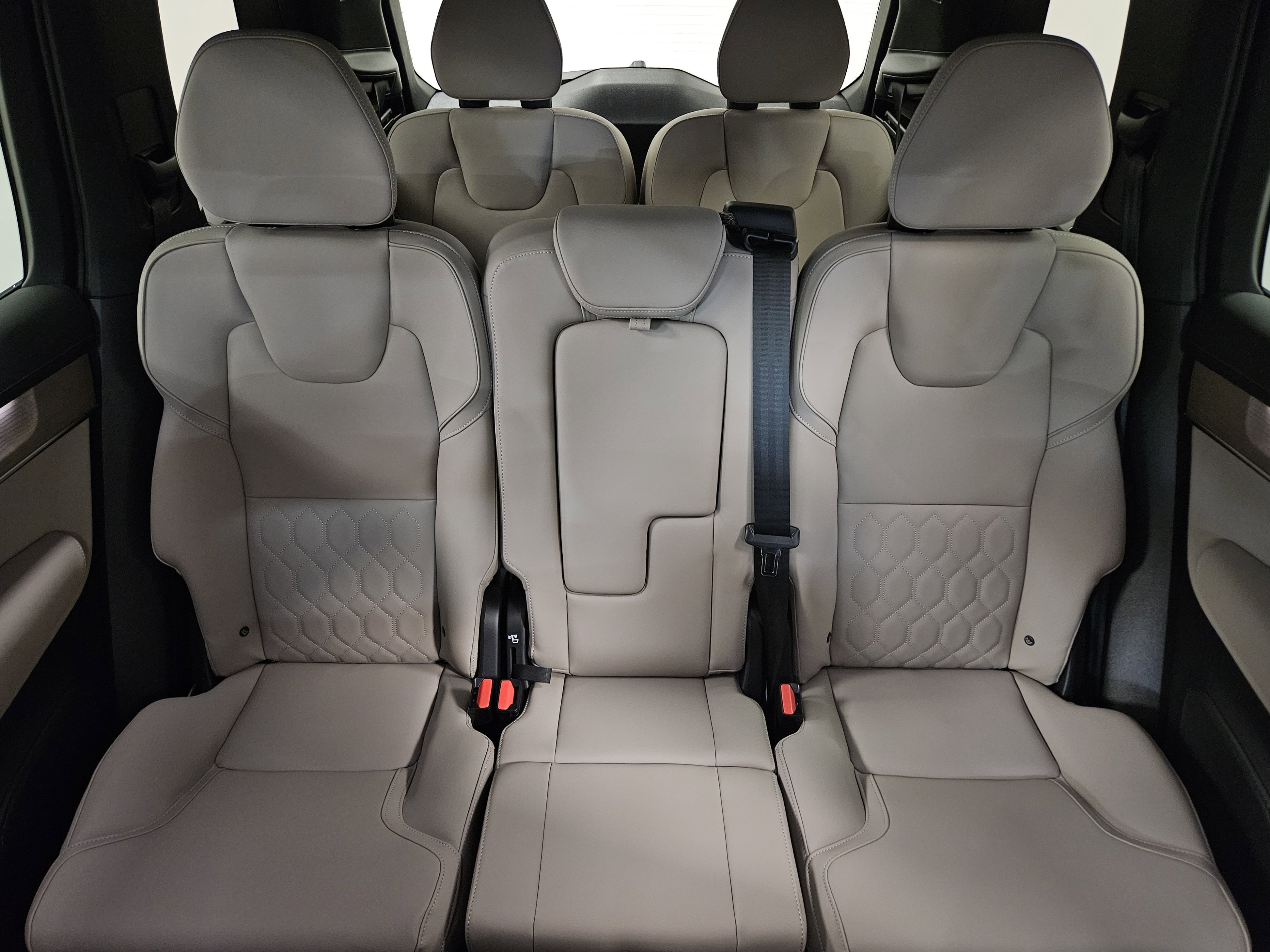 New 2026 Volvo XC90 B6 Plus w/ Protection Package Premier AWD/4WD image 41