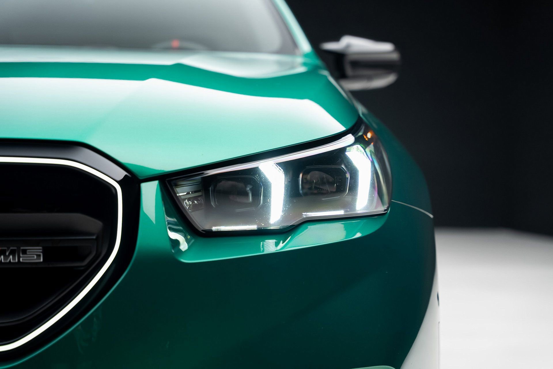 Used 2025 BMW M5 w/ Carbon Package image 9