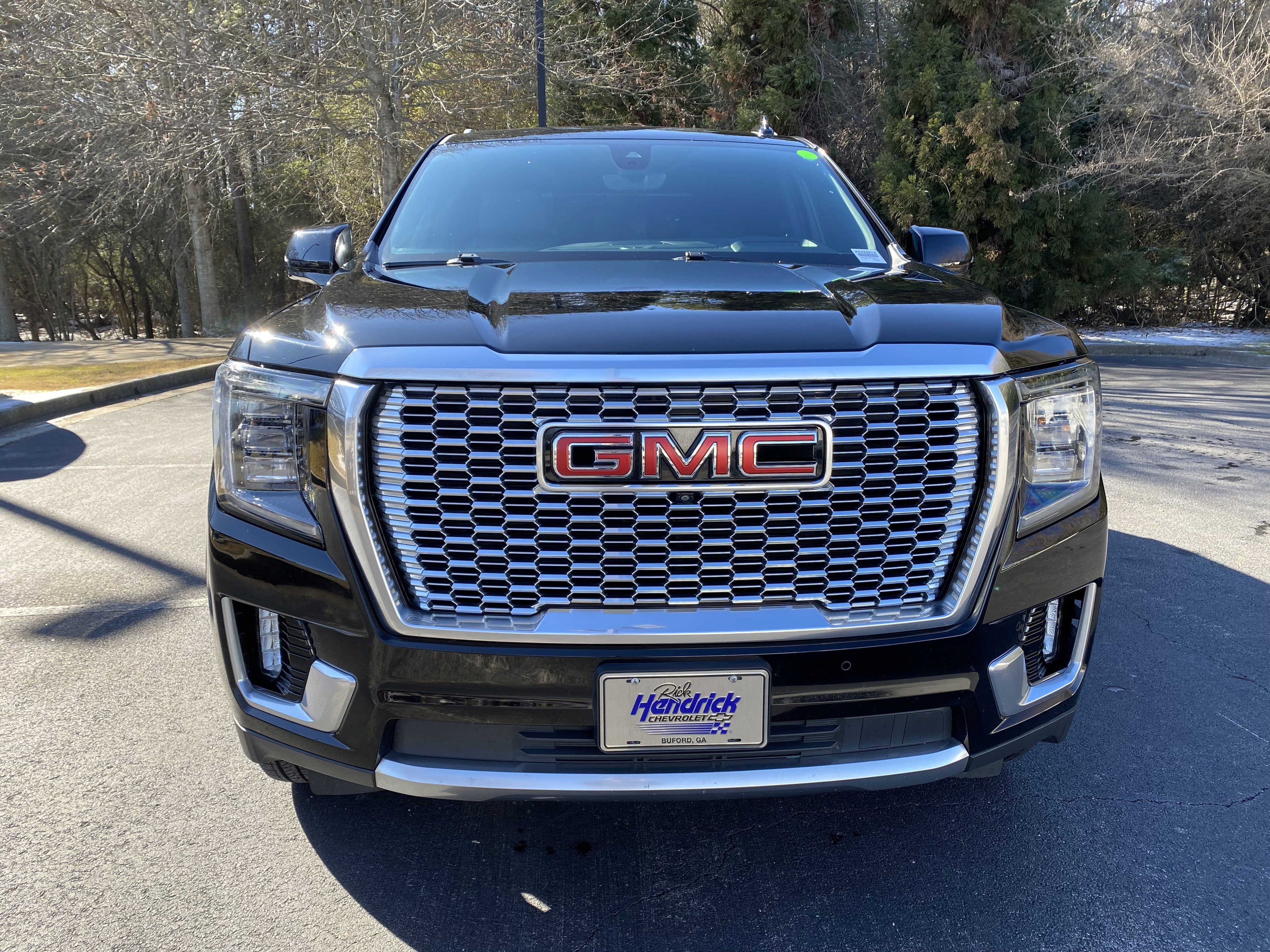 Used 2021 GMC Yukon Denali w/ Denali Premium Package image 3
