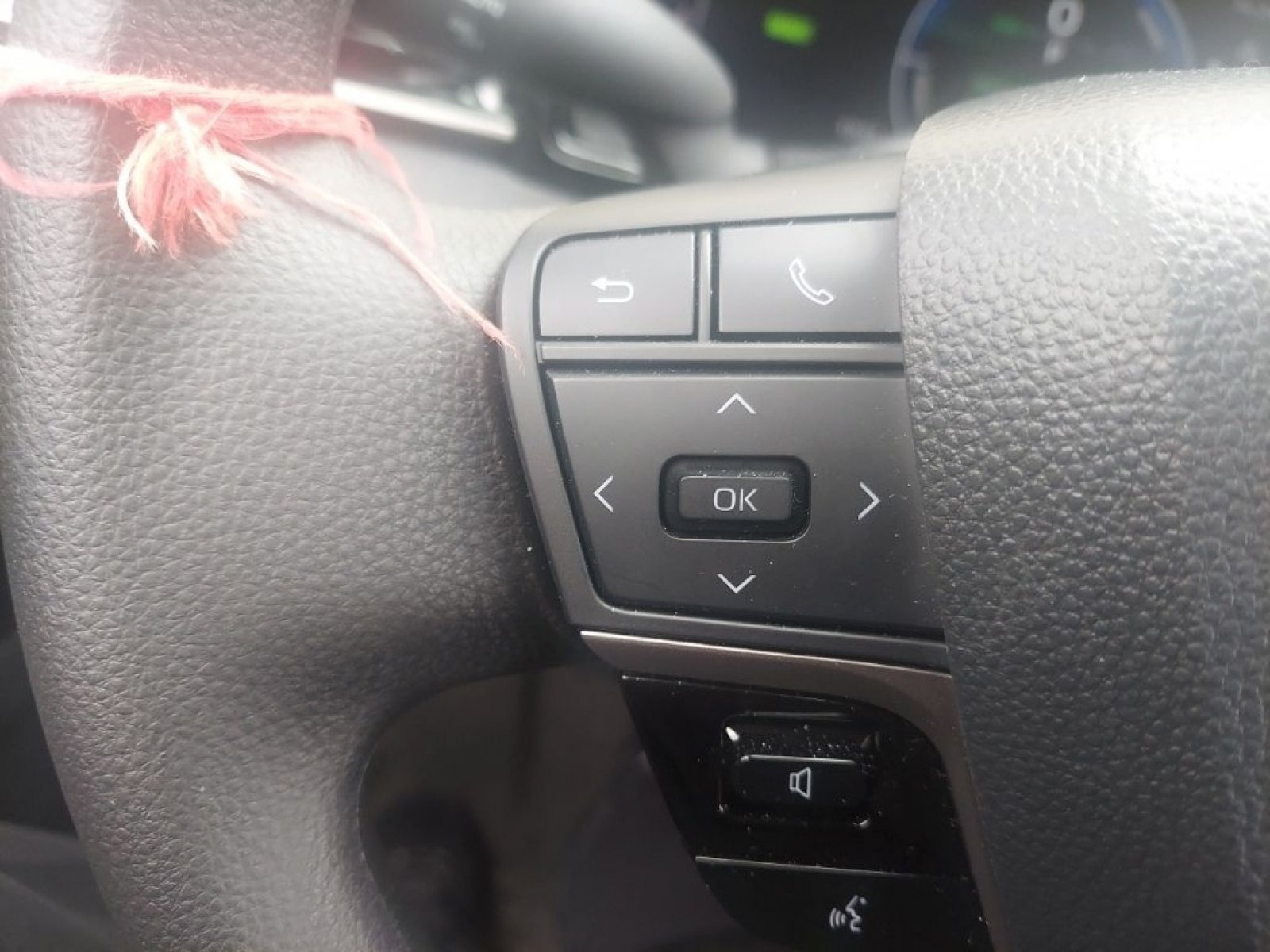 Used 2025 Toyota Camry LE FWD image 9