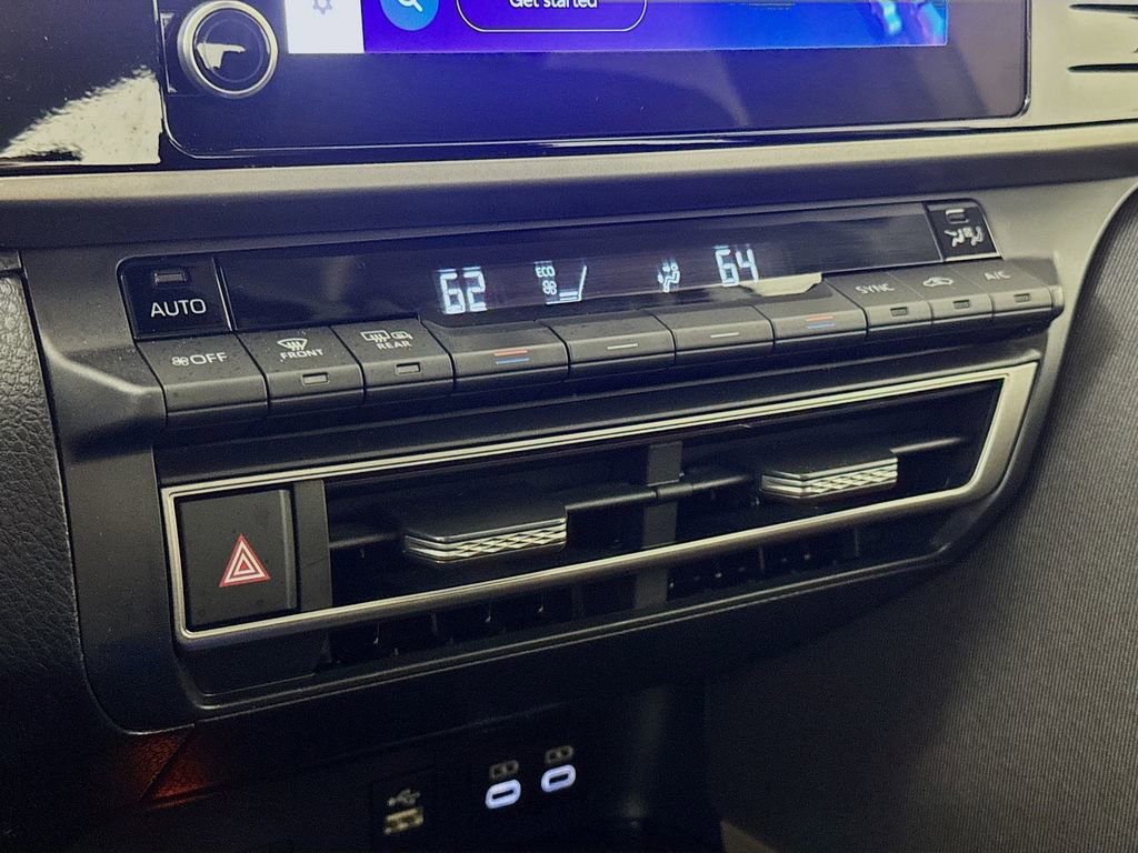 Used 2025 Toyota Camry LE AWD/4WD image 16