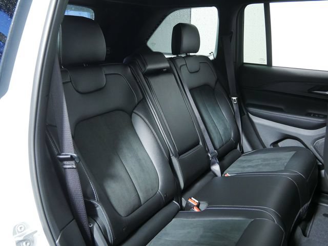 Used 2024 Jeep Grand Cherokee Altitude AWD/4WD image 10