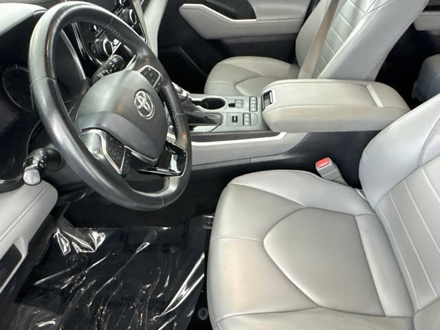 Used 2020 Toyota Highlander XLE w/ Protection Package #3 AWD/4WD image 24