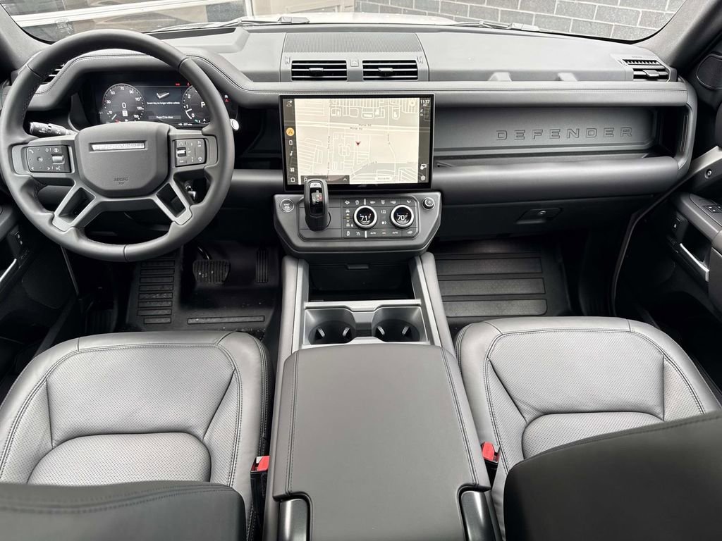 New 2026 Land Rover Defender 130 X-Dynamic SE image 18