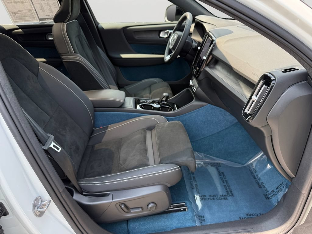 Certified 2023 Volvo C40 P8 Recharge Plus AWD/4WD image 10
