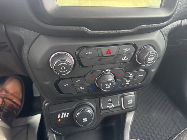 Used 2021 Jeep Renegade Latitude image 27