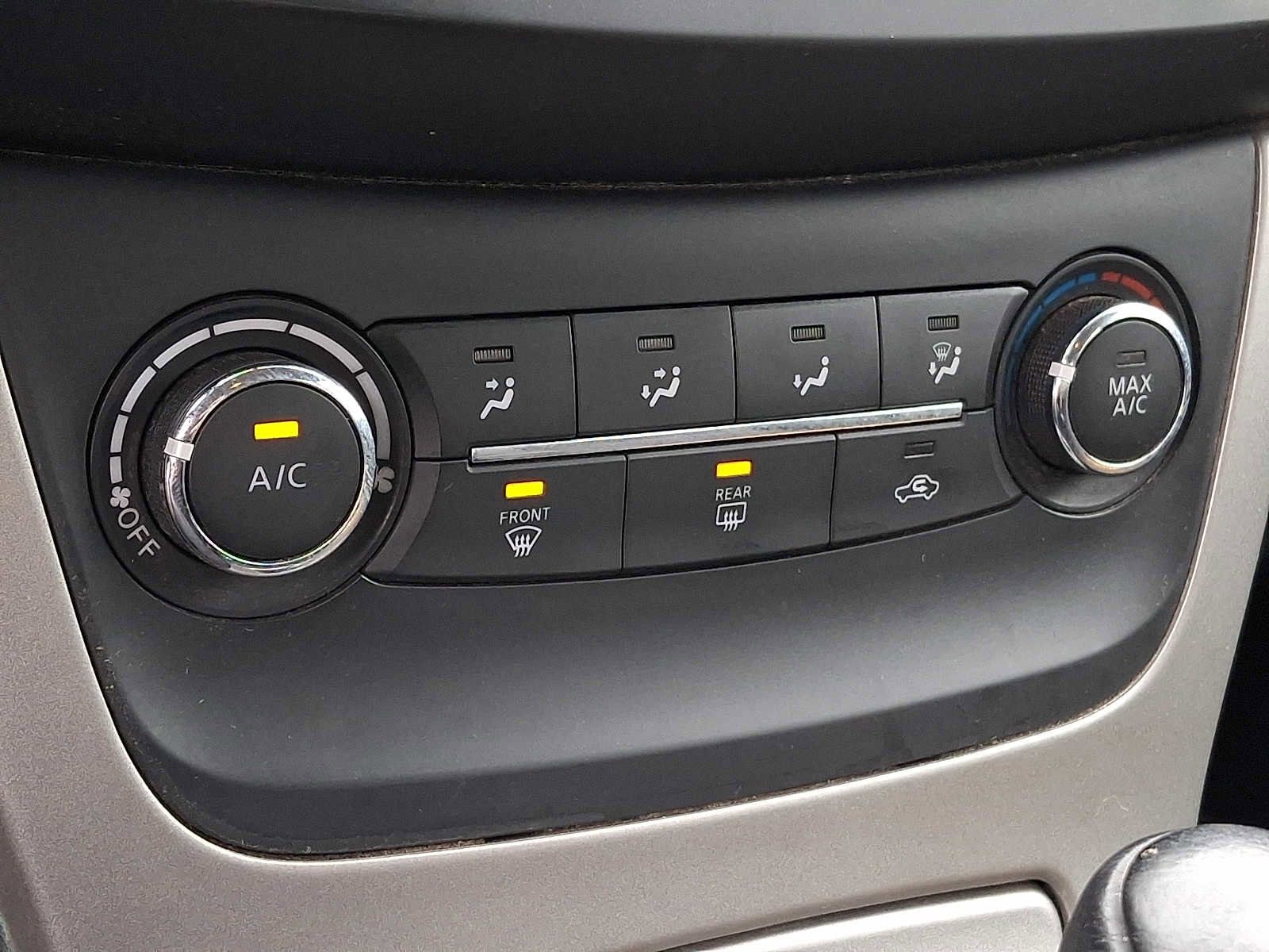 Used 2015 Nissan Sentra SV FWD image 13