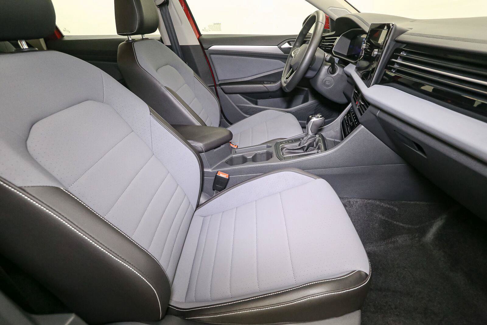 Certified 2026 Volkswagen Jetta SE FWD image 18