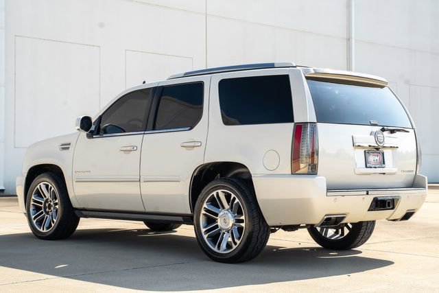 Used 2014 Cadillac Escalade Premium AWD/4WD image 4
