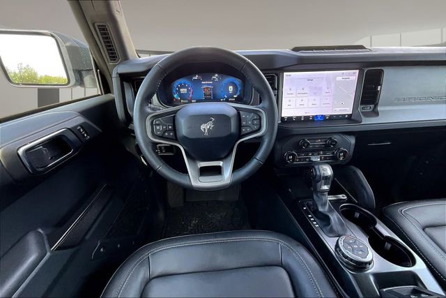 Used 2025 Ford Bronco Badlands image 8