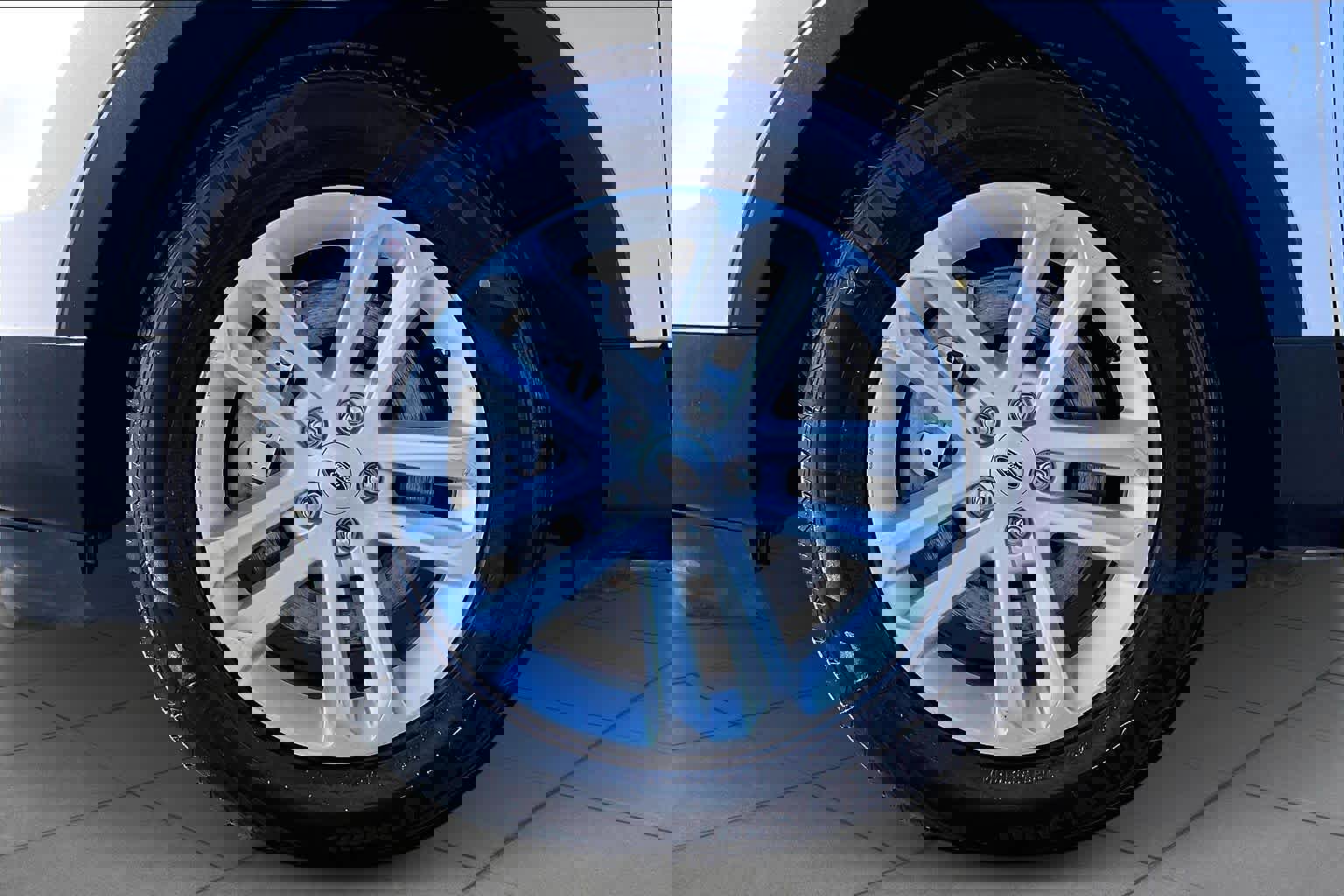 Used 2015 Ford Explorer XLT w/ Equipment Group 202A image 10