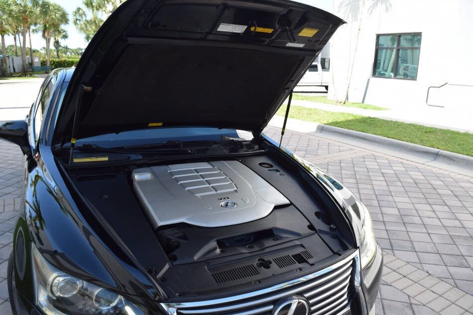Used 2013 Lexus LS 460 AWD w/ Comfort Pkg image 91