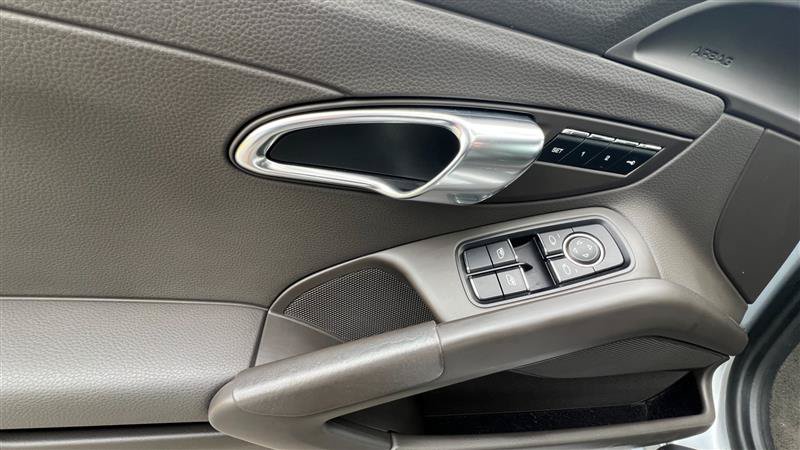 Used 2018 Porsche 718 Boxster RWD image 46