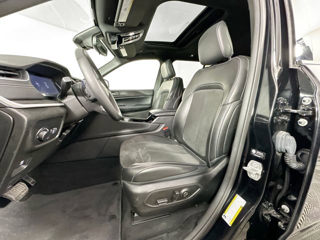 Used 2023 Jeep Grand Cherokee Altitude AWD/4WD image 4