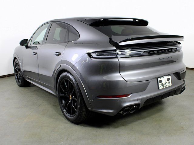 New 2026 Porsche Cayenne GTS image 3