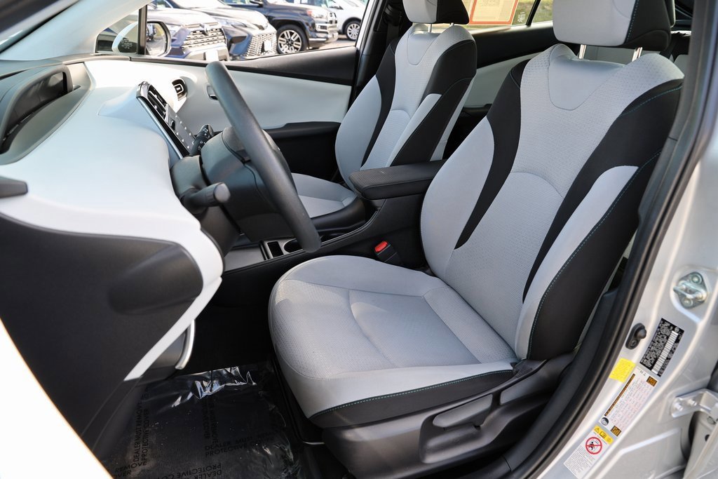 Certified 2022 Toyota Prius LE image 17