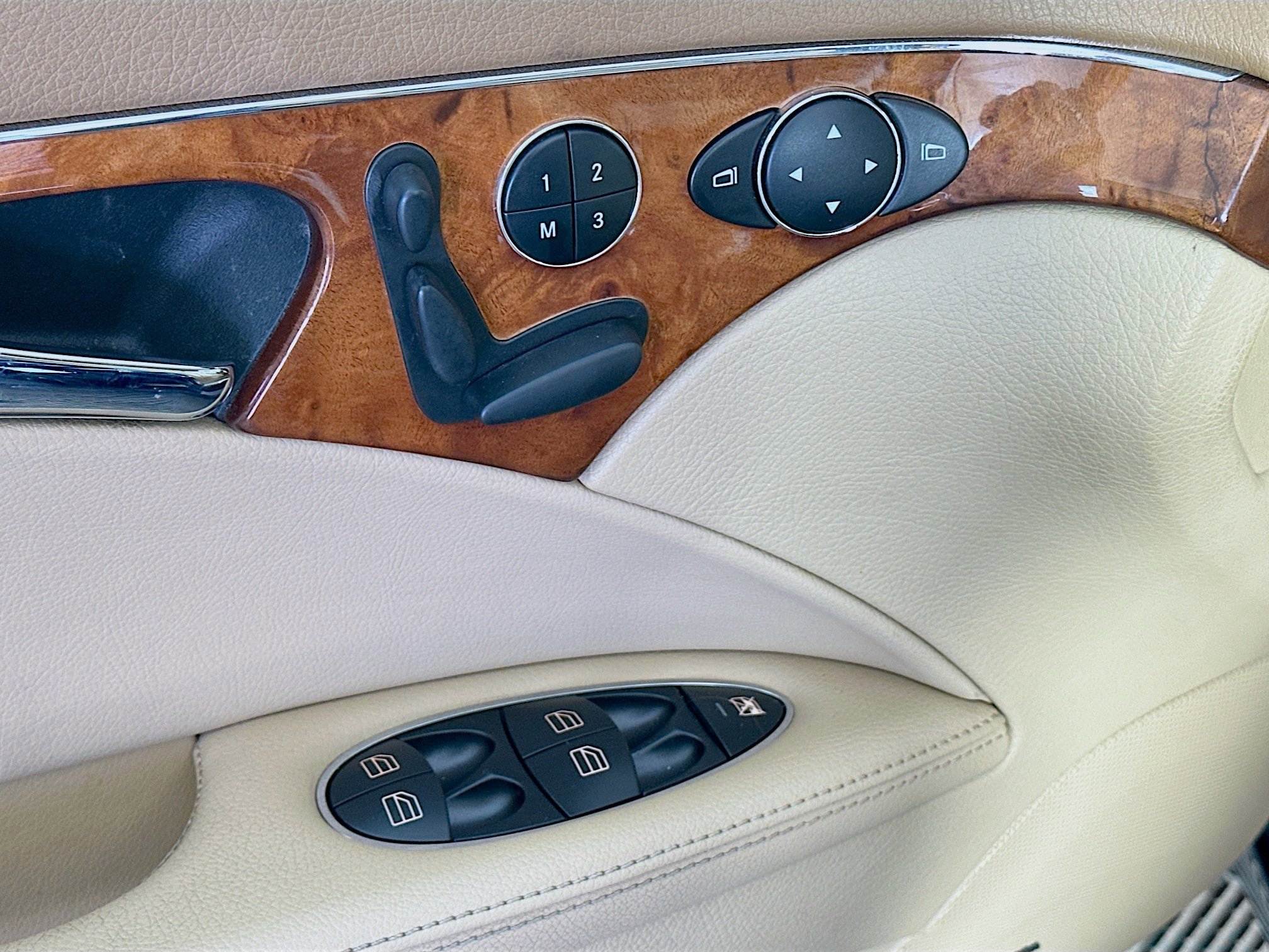 Used 2008 Mercedes-Benz E 350 4MATIC Sedan image 15