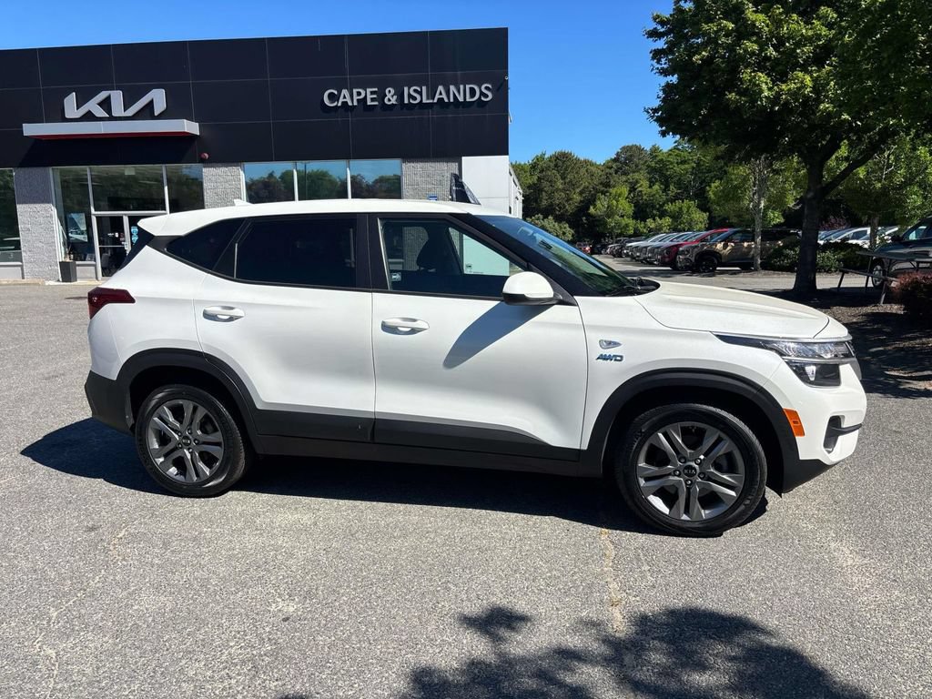 Certified 2021 Kia Seltos LX AWD/4WD image 2