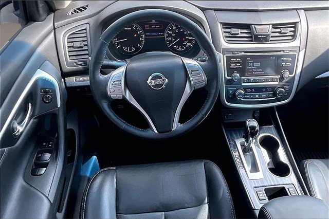 Used 2016 Nissan Altima 2.5 SL w/ Moonroof Package image 5