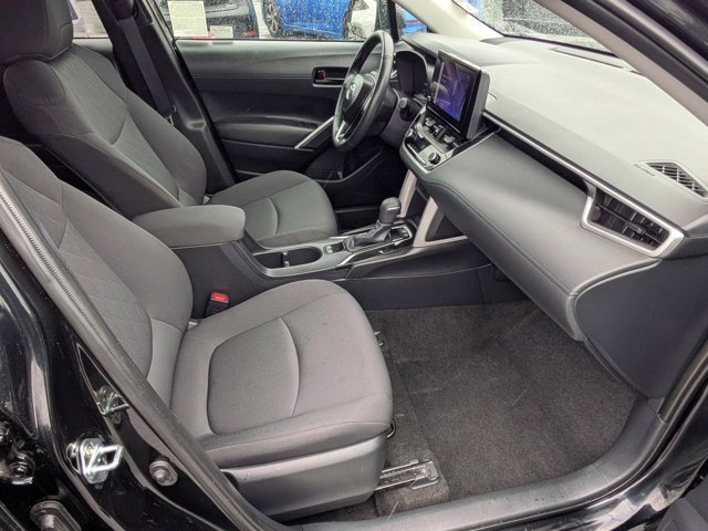 Used 2025 Toyota Corolla Cross LE image 5