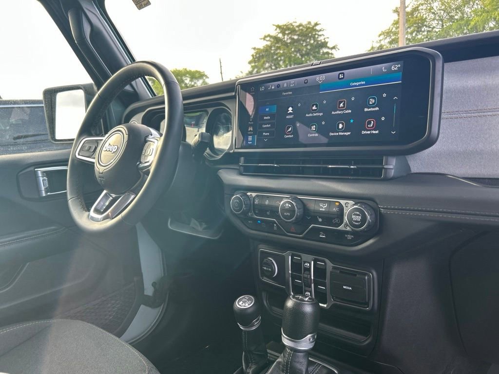 Used 2024 Jeep Wrangler Unlimited Sahara AWD/4WD image 26