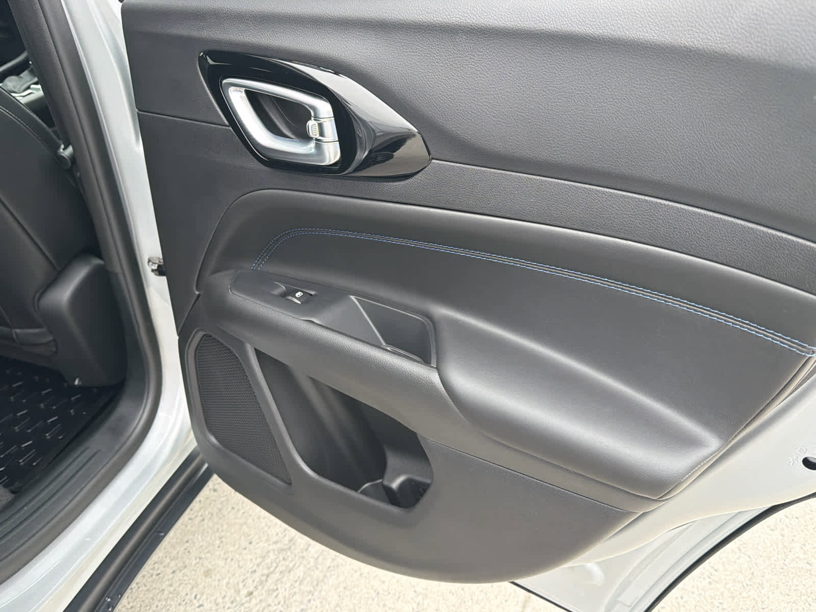 New 2026 Jeep Compass Latitude image 16