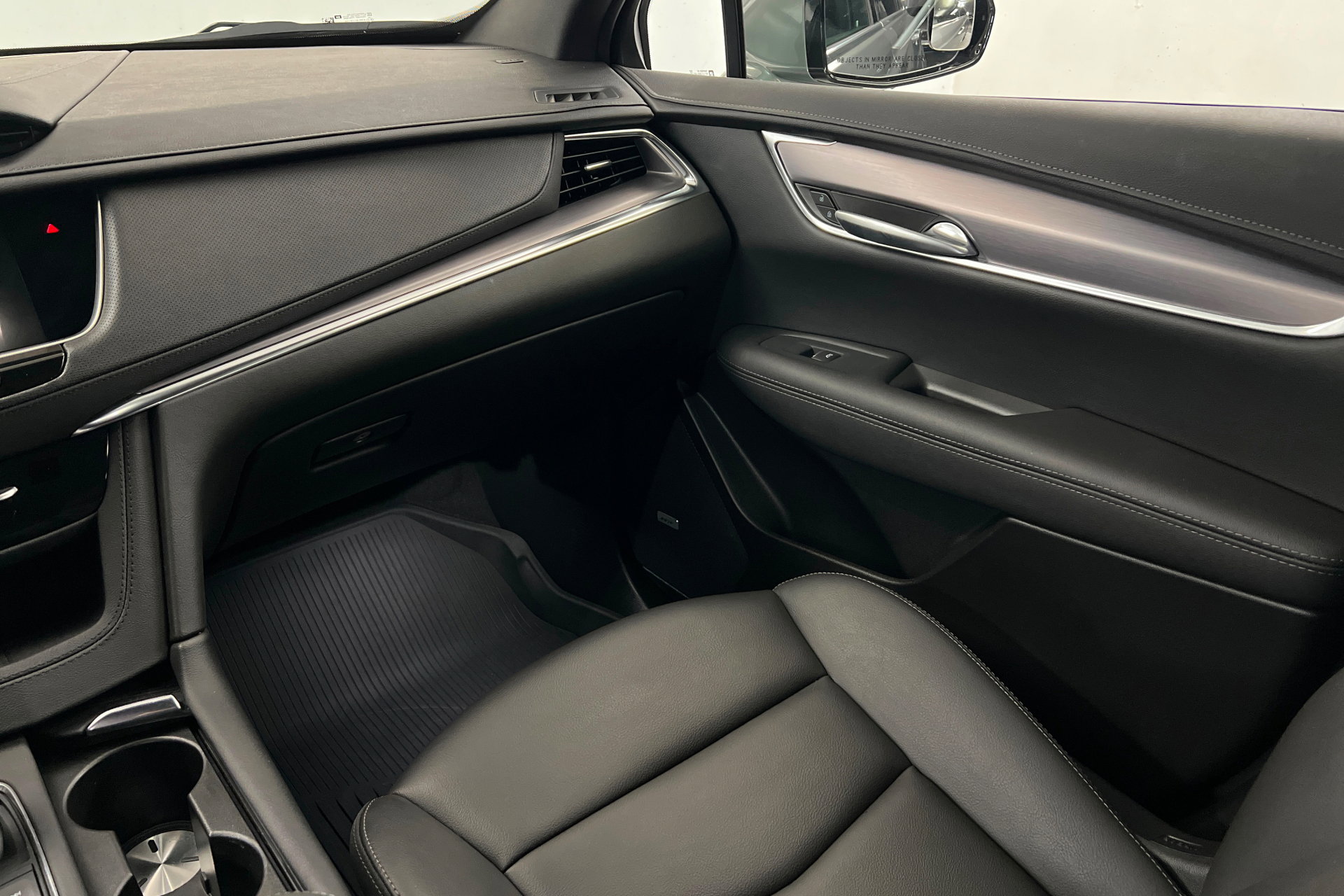 Used 2025 Cadillac XT5 Luxury w/ LPO, Floor Liner Package AWD/4WD image 11