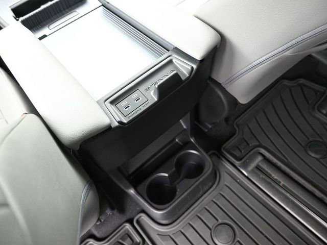 Used 2025 Toyota Sienna XLE image 24