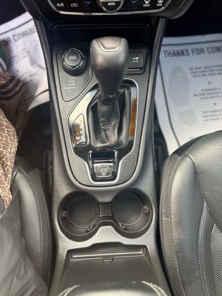 Used 2019 Jeep Cherokee Latitude w/ Popular Appearance Group image 17