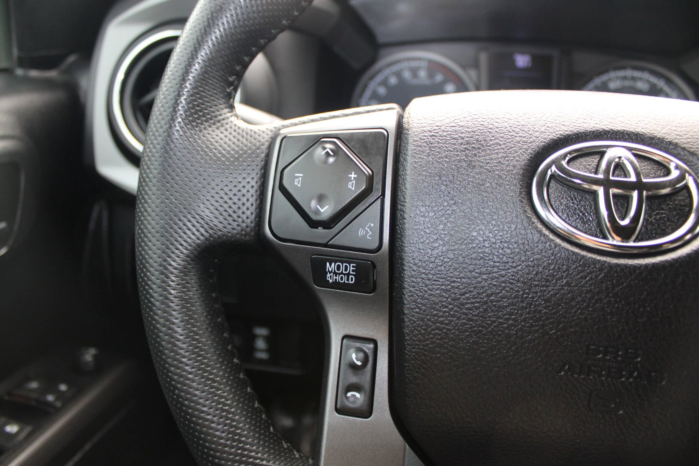 Used 2022 Toyota Tacoma TRD Off-Road image 19