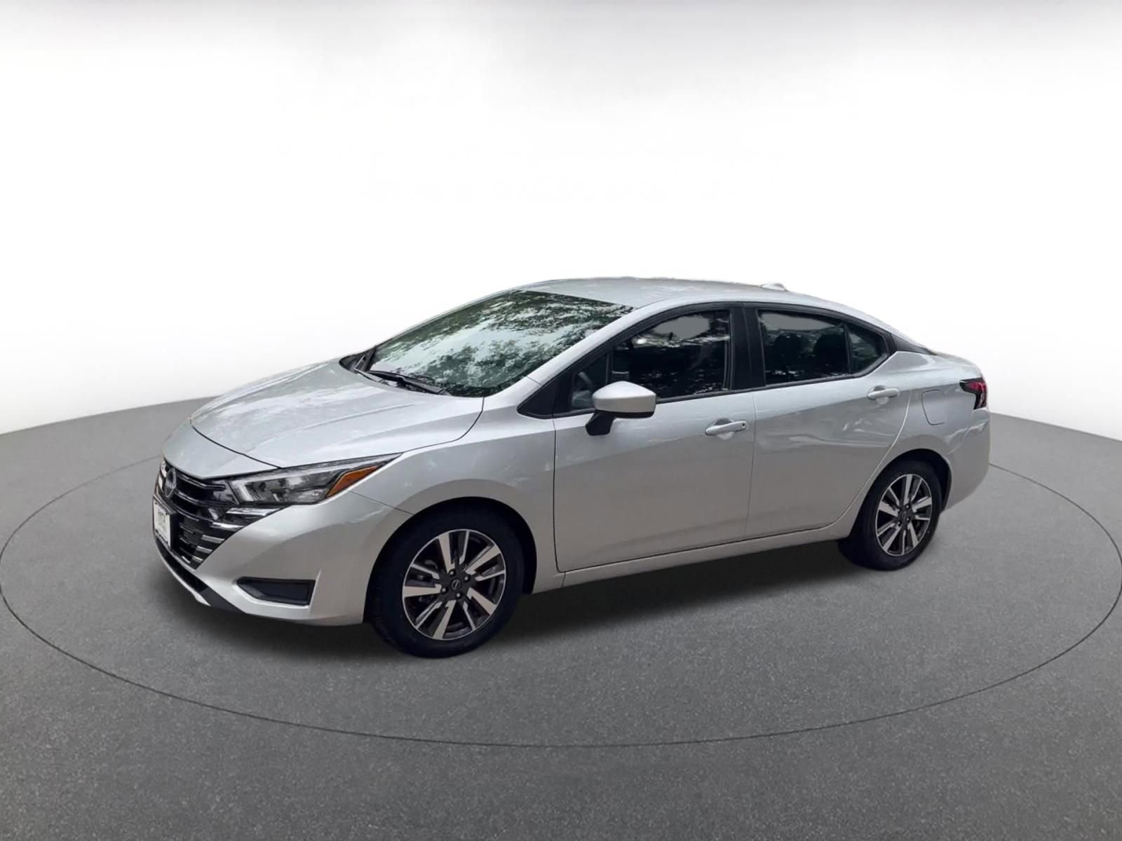 Used 2025 Nissan Versa SV FWD image 8