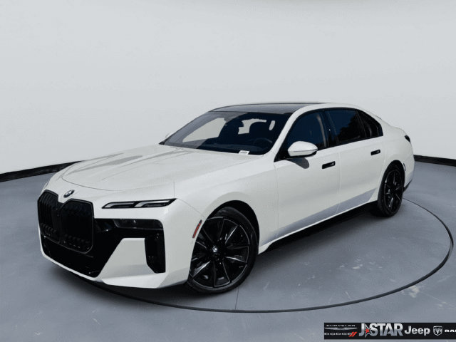 Used 2025 BMW i7 xDrive60 w/ Premium Package AWD/4WD image 1