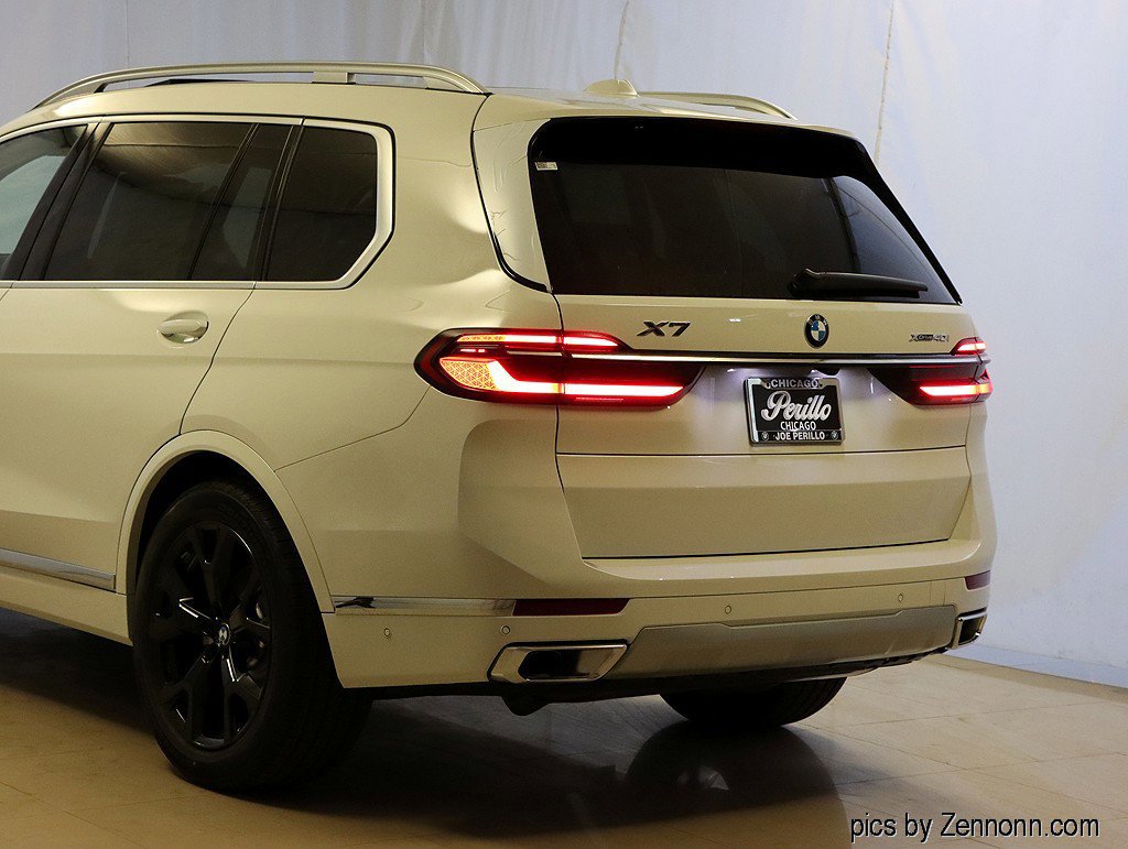 Used 2026 BMW X7 xDrive40i w/ Premium Package image 8