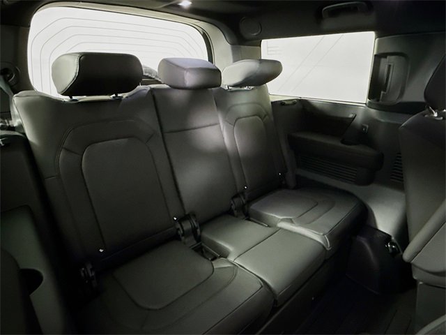 New 2026 Land Rover Defender 130 X-Dynamic SE image 29