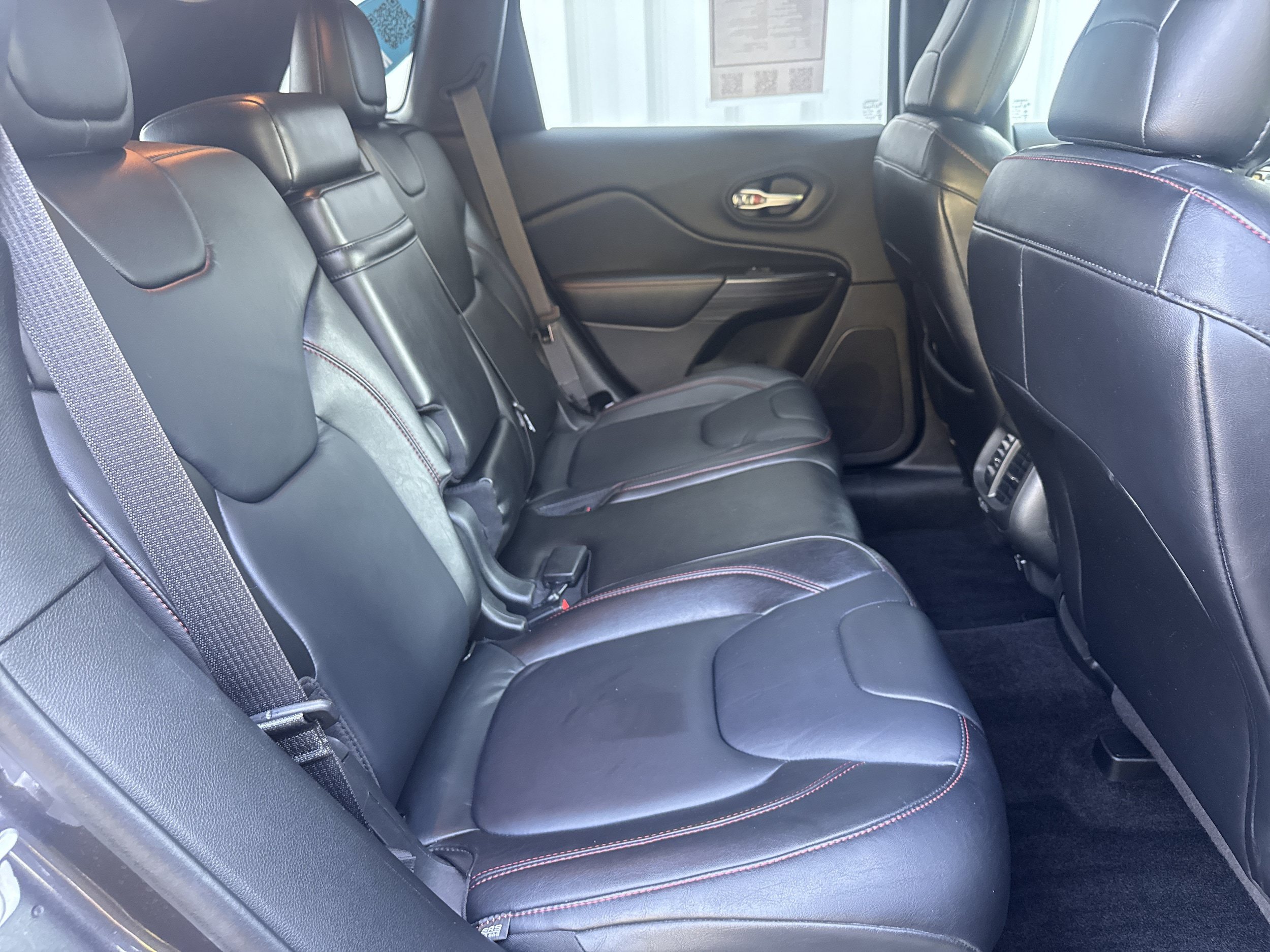 Used 2014 Jeep Cherokee Trailhawk w/ Comfort/Convenience Group AWD/4WD image 14