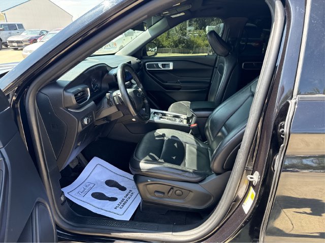 Used 2020 Ford Explorer XLT w/ Equipment Group 202A AWD/4WD image 9