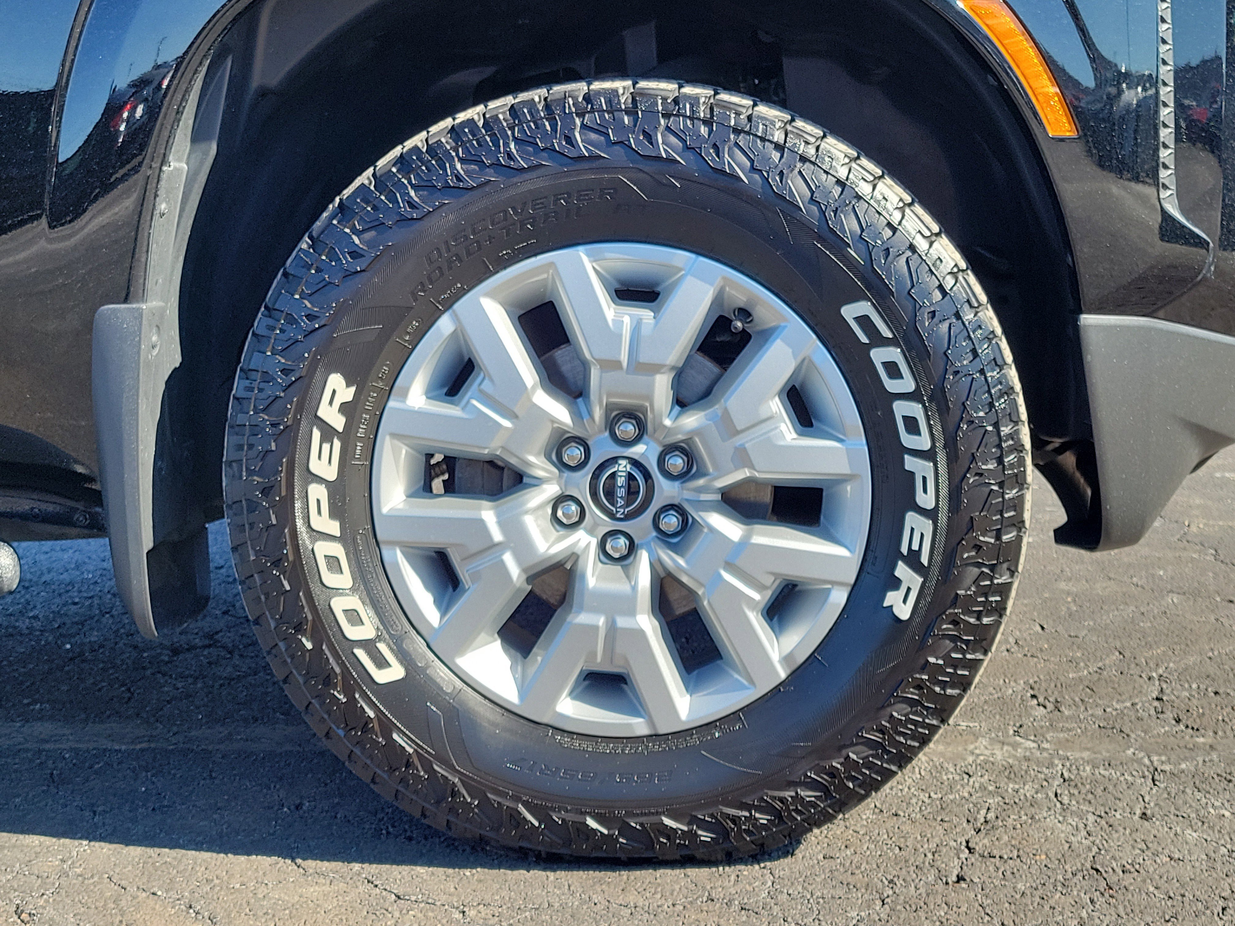 Certified 2022 Nissan Frontier SV w/ Technology Package image 5