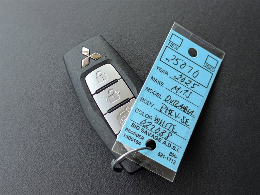 New 2025 Mitsubishi Outlander SE image 33