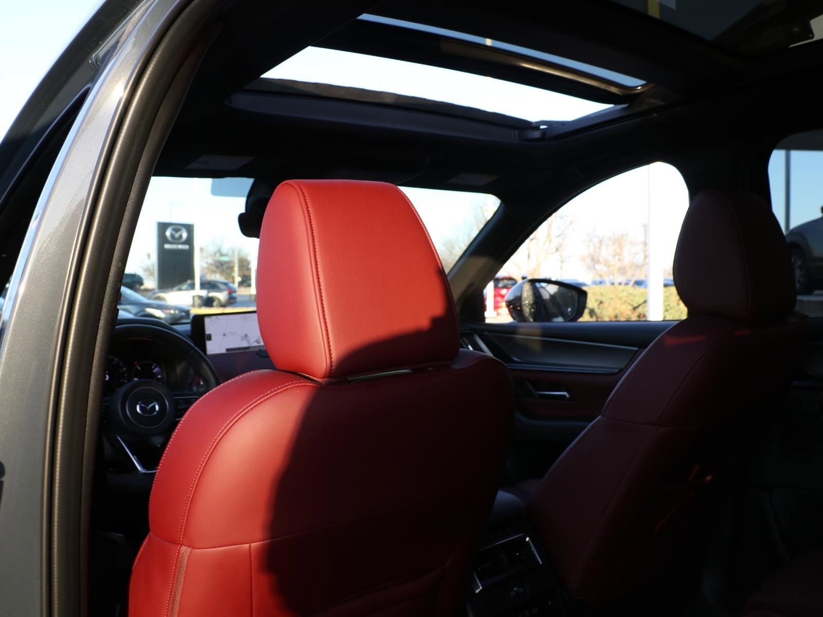 Certified 2025 MAZDA CX-70 Plug-In Hybrid w/ Premium Plus image 11