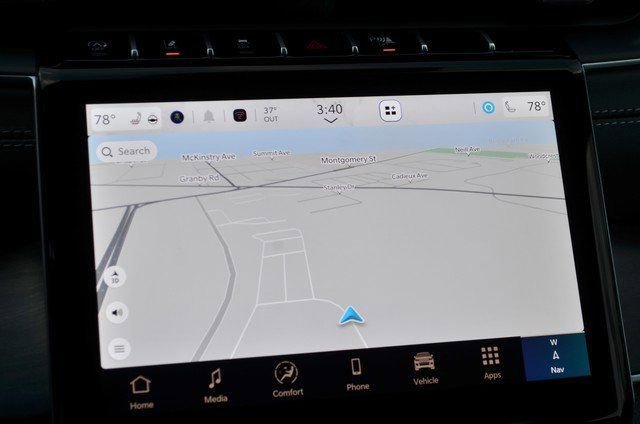 New 2025 Jeep Grand Cherokee Limited w/ Luxury Tech Group II image 30