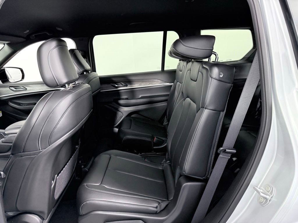 New 2025 Jeep Grand Cherokee L Limited w/ Black Appearance Package image 18