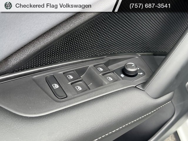 New 2025 Volkswagen Tiguan SE R-Line image 31