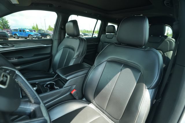 Used 2024 Jeep Grand Cherokee L Limited w/ Luxury Tech Group II RWD image 43