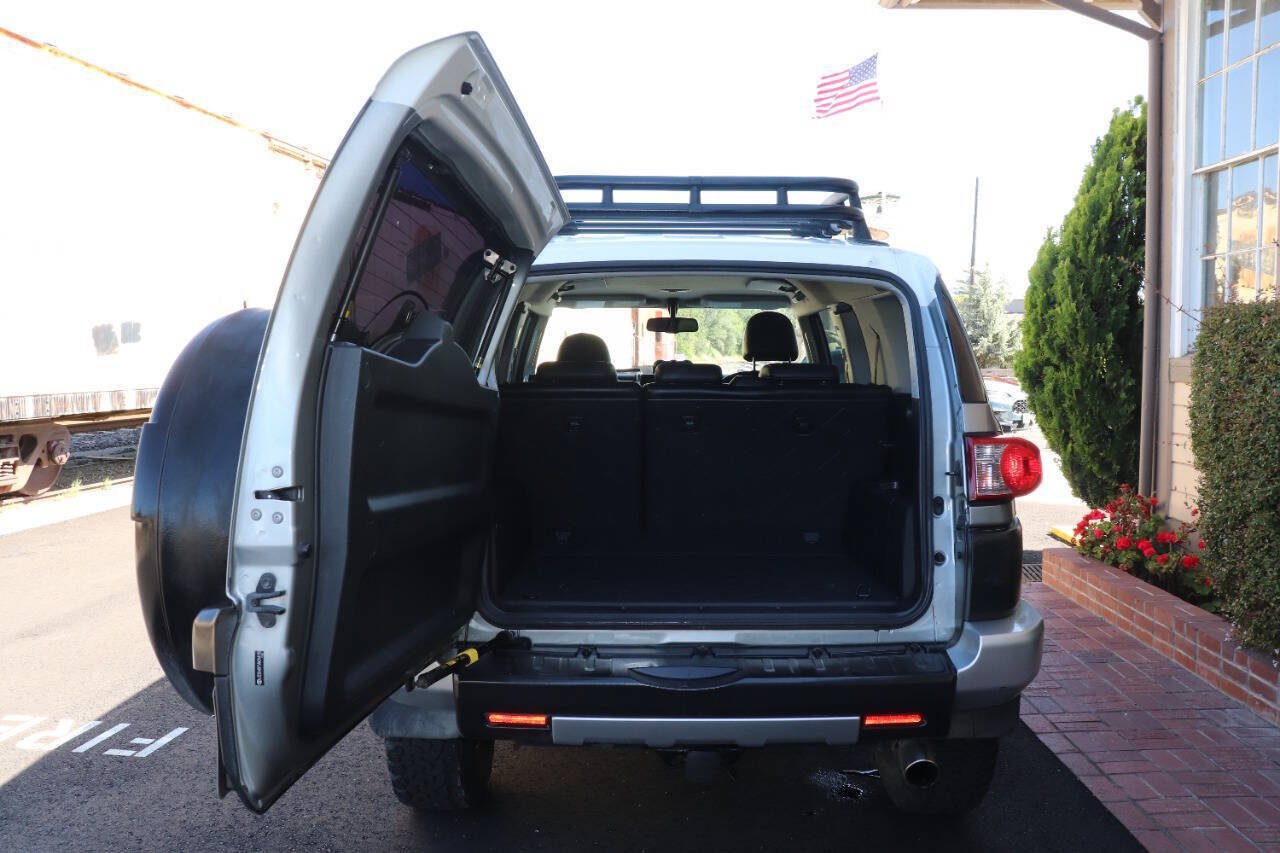Used 2010 Toyota FJ Cruiser 4WD image 39