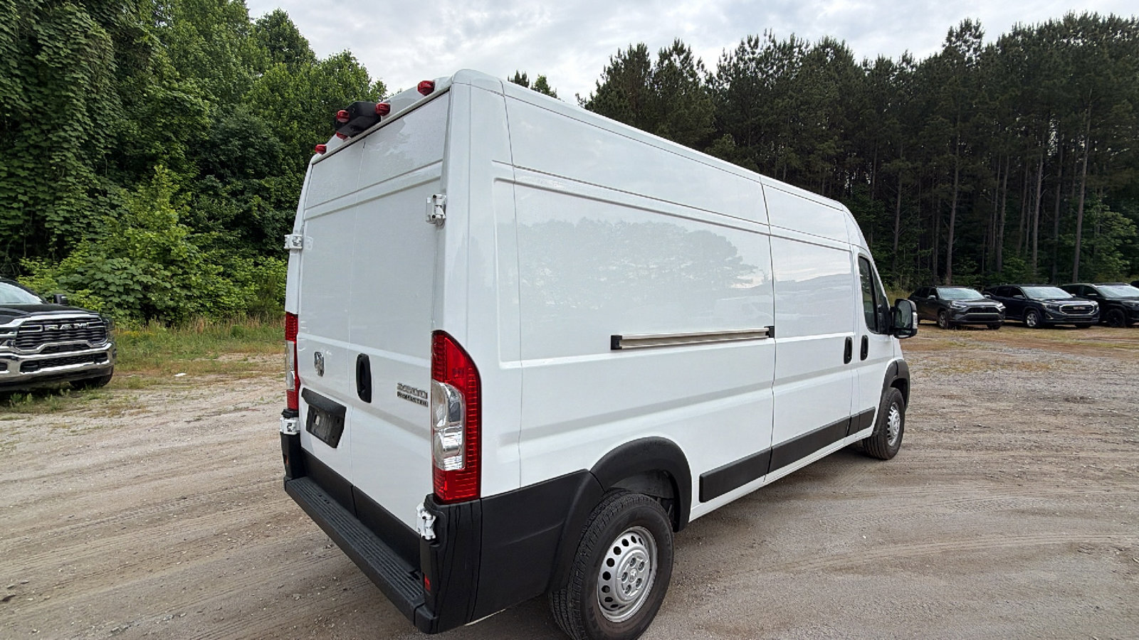 Used 2024 RAM ProMaster 2500 w/ Convenience Group FWD image 8