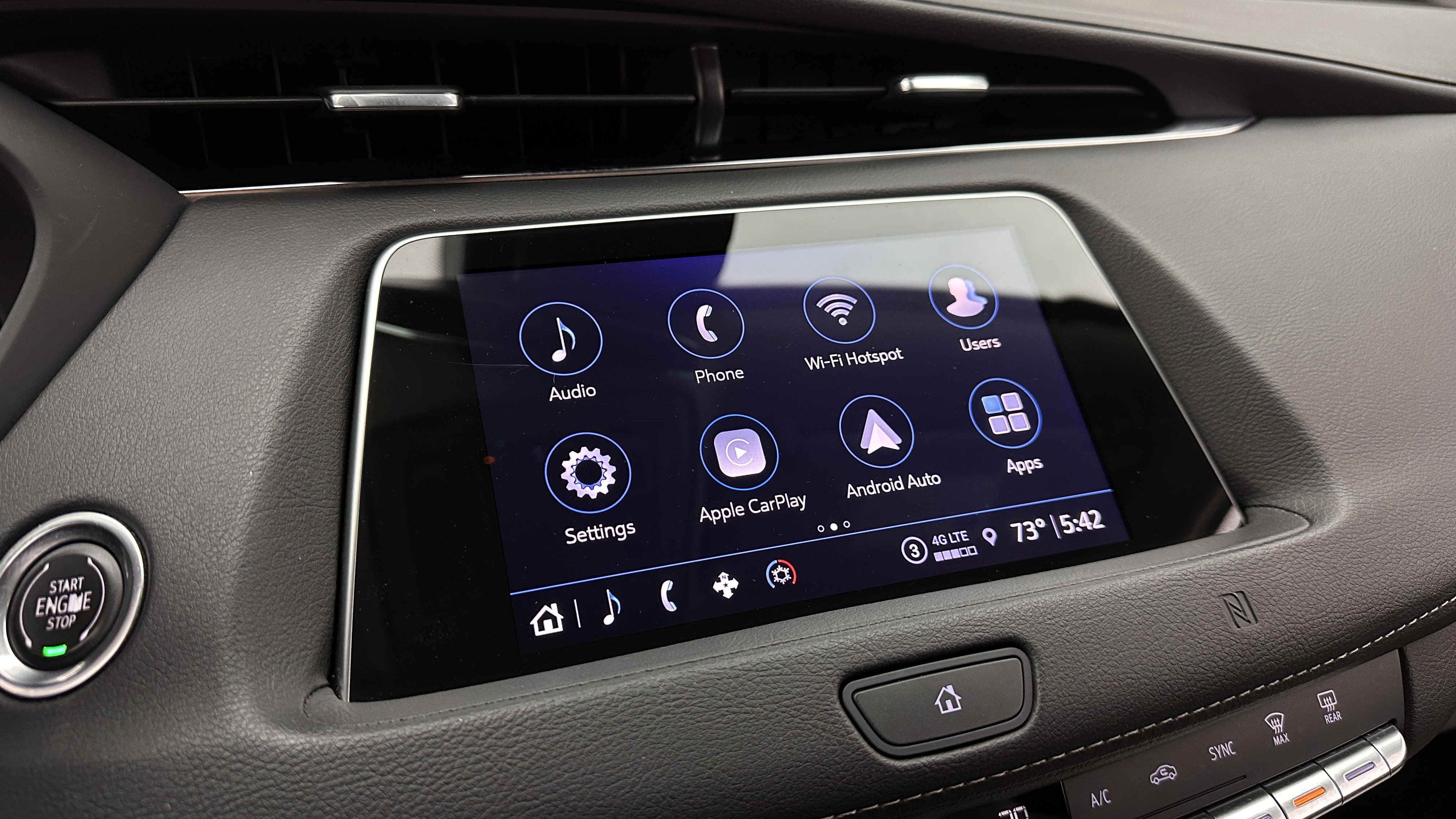 Used 2021 Cadillac XT4 Luxury w/ Cold Weather Package FWD image 19