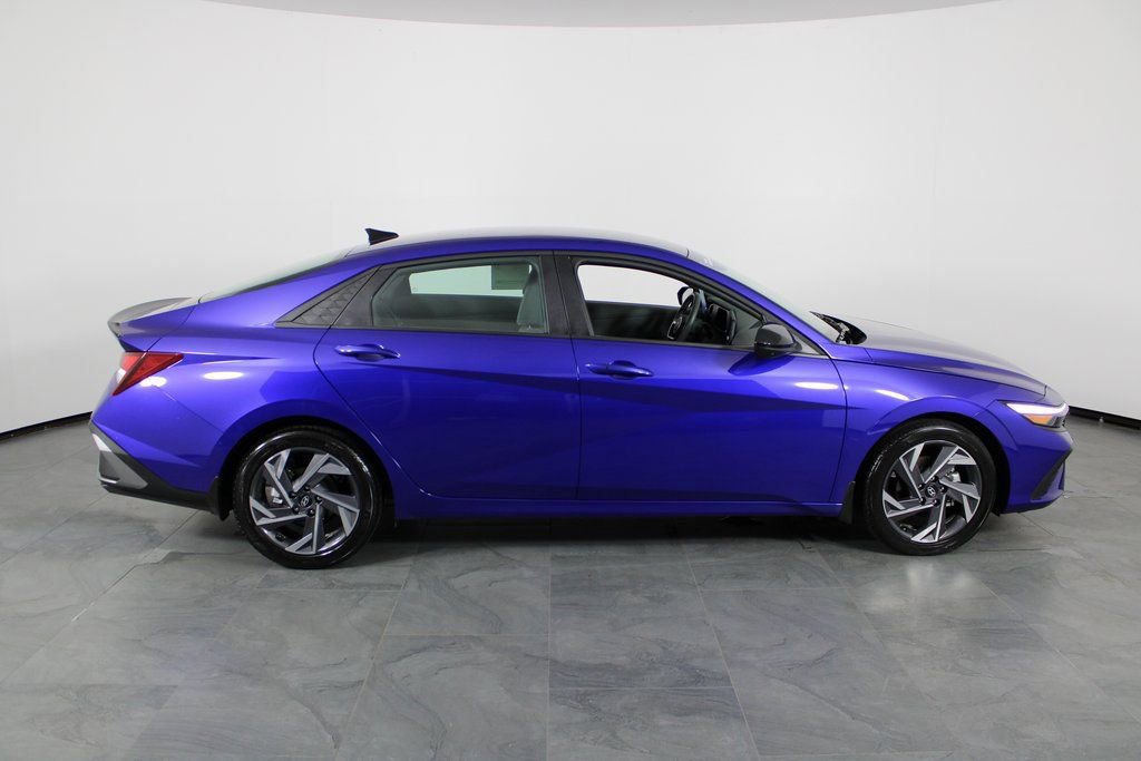 Certified 2025 Hyundai Elantra Sport image 12
