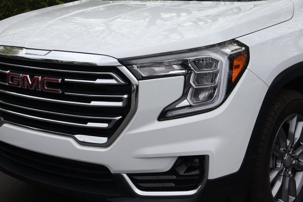 Used 2024 GMC Terrain SLT w/ LPO, Floor Liner Package image 3